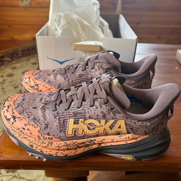 Hoka Shoes - Hoka Speedgoat 6 GTX Women’s size 6.5